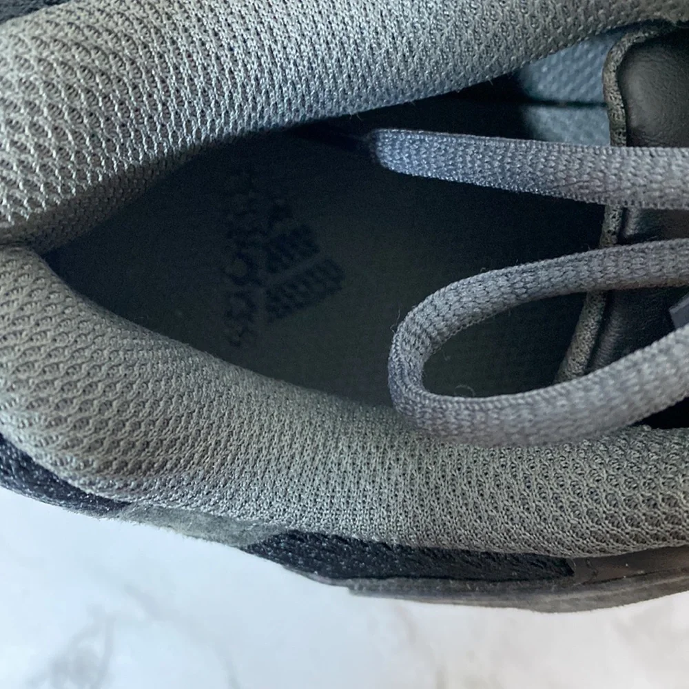 Adidas Response CL Core Black Women's Sneakers 8.5 with Box